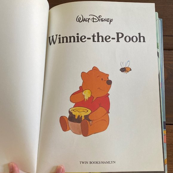 Vintage Walt Disney Winnie the Pooh Hardcover Book 1986 - Picture 9 of 10